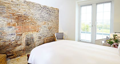 Live and Let Live Inn