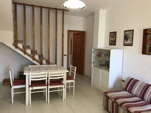 Vila, 3 quartos | Área de estar | TV