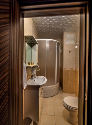 Double Room | Bathroom | Separate bathtub and shower, deep-soaking bathtub, free toiletries