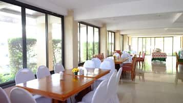 Daily buffet breakfast (THB 100 per person)