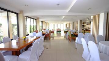 Daily buffet breakfast (THB 100 per person)