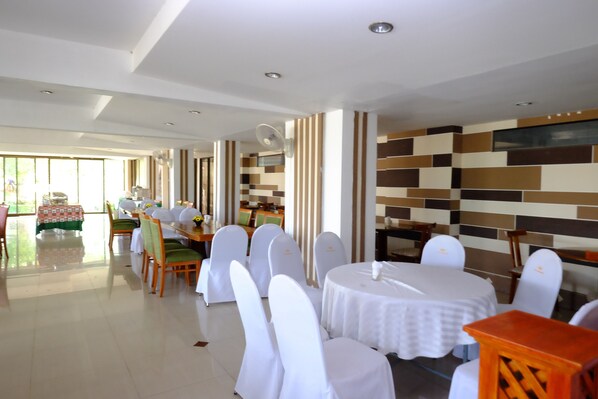Esmorzar diari d'estil bufet (100 THB per persona)