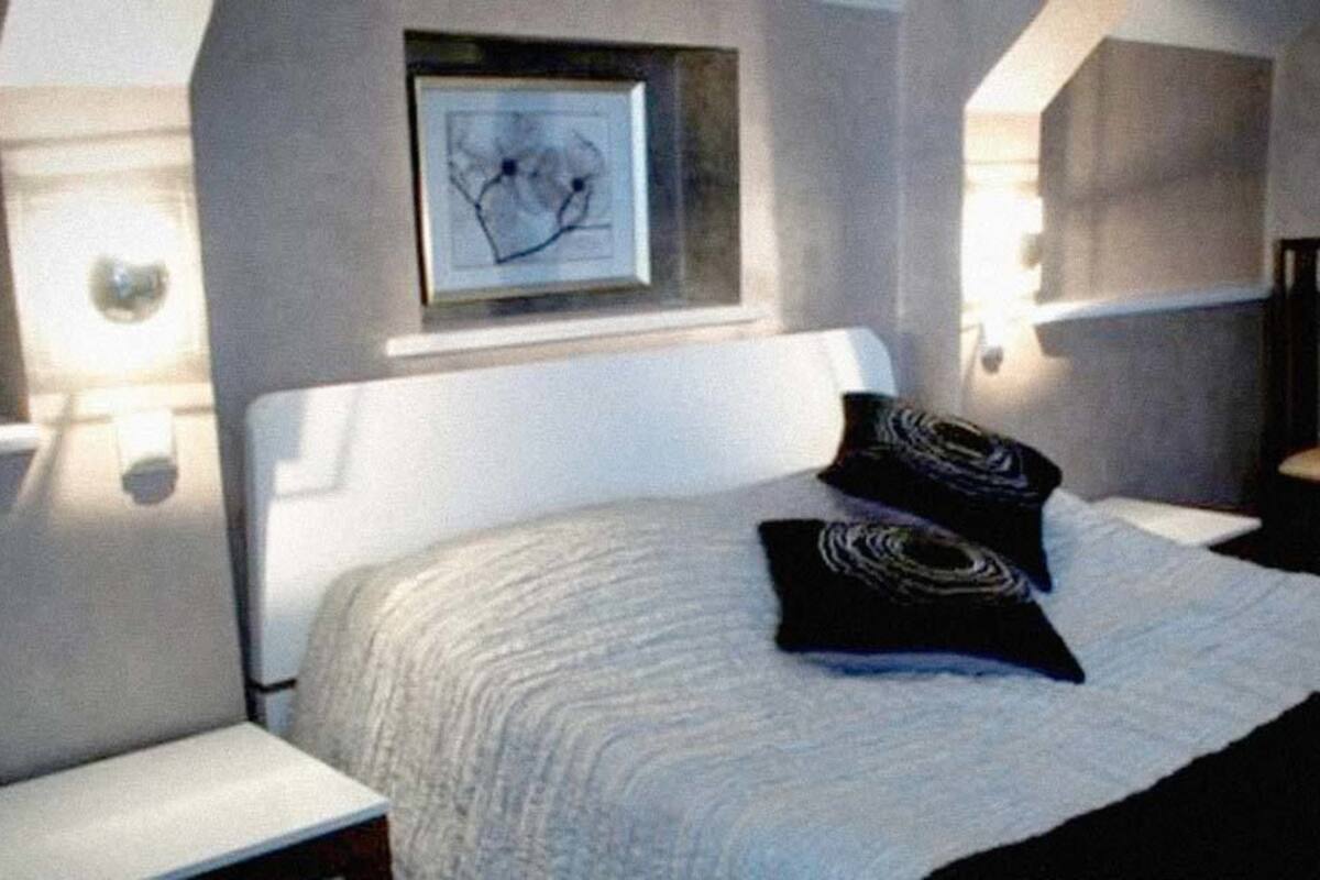 Luxury Suite | 1 bedroom, minibar, desk, iron/ironing board
