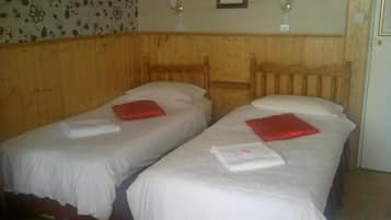 Bügeleisen/Bügelbrett, kostenloses WLAN, Bettwäsche