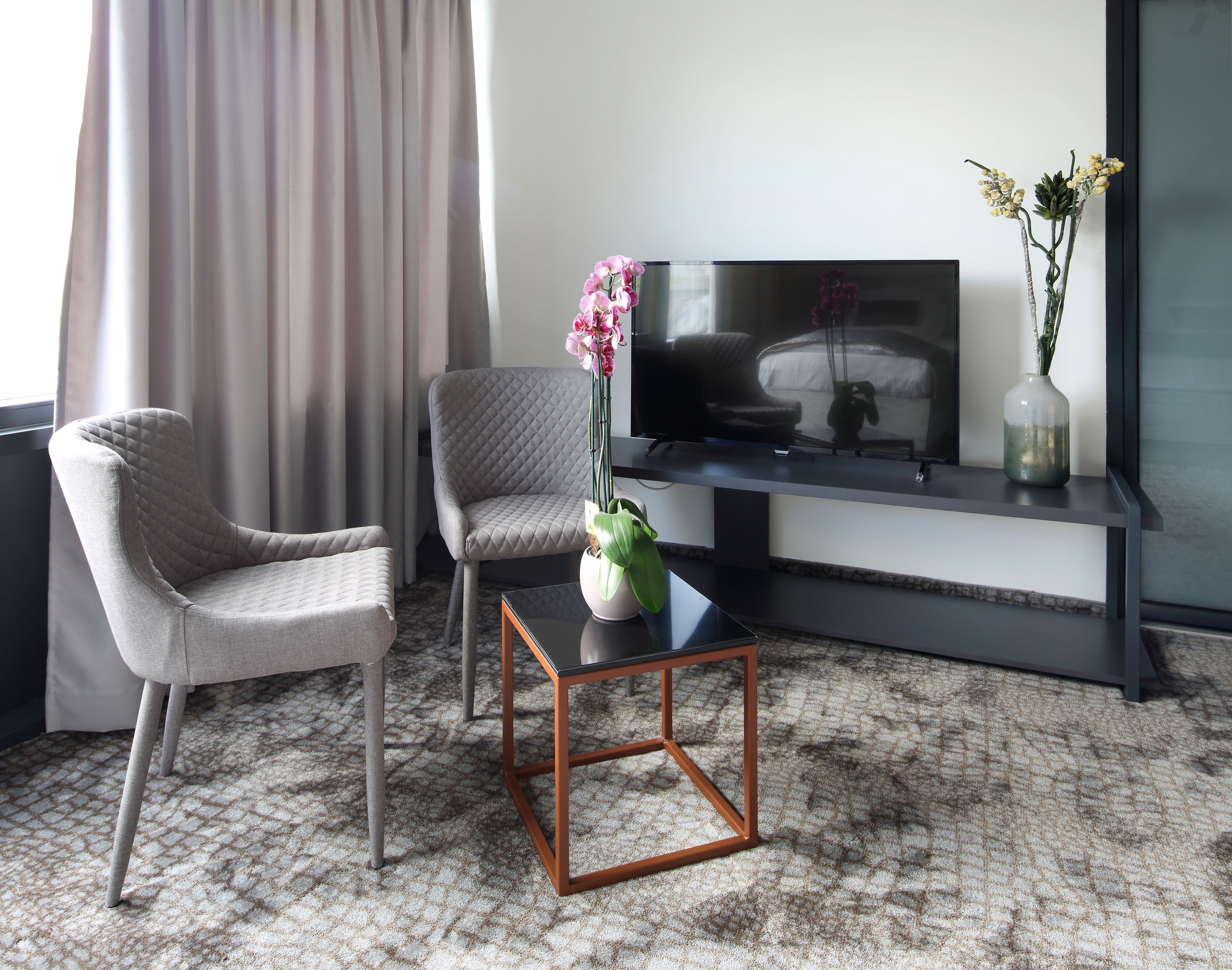 Classic-værelse med dobbeltseng eller 2 enkeltsenge - 1 soveværelse | Stue | 1-tommers LCD-tv med kabelkanaler, tv, pejs