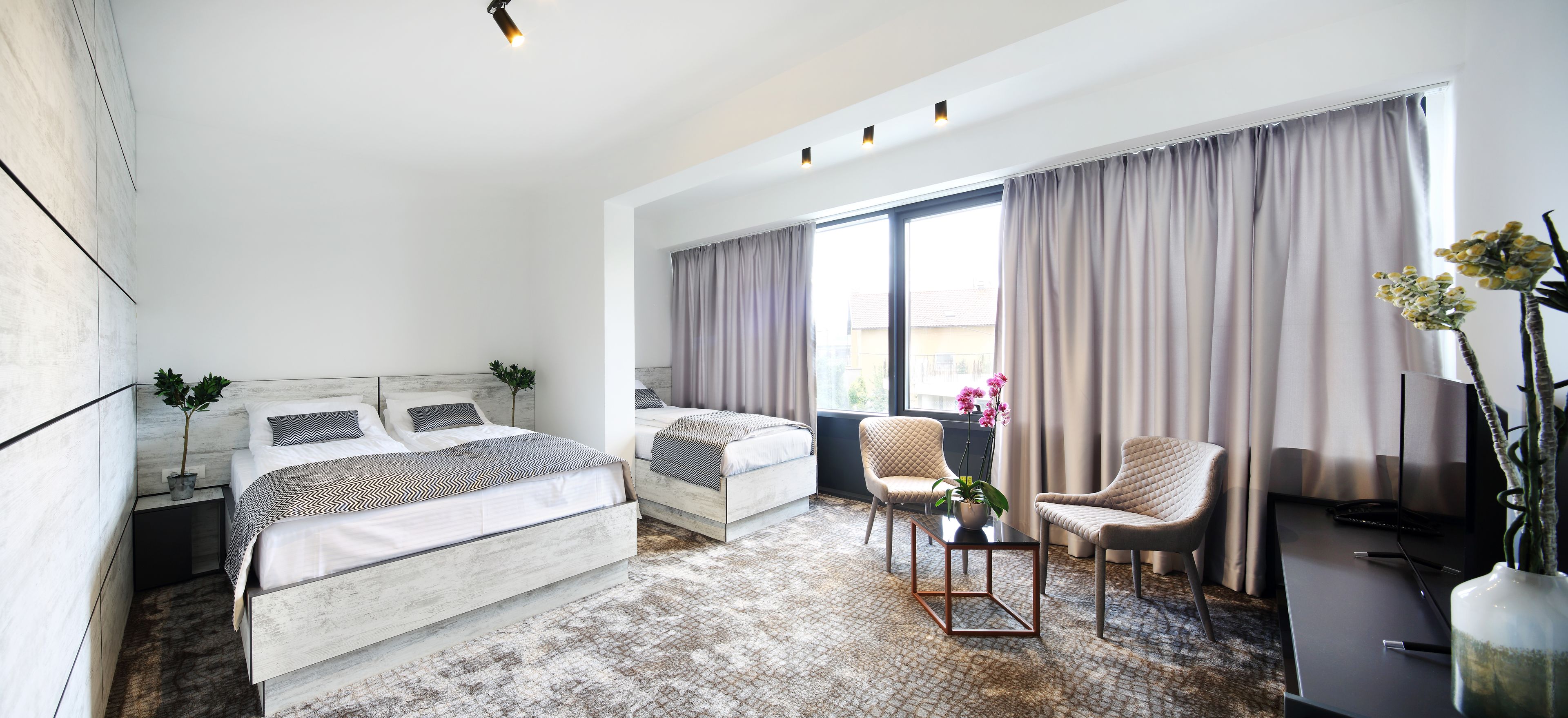 triple room | premium bedding, pillow-top beds, in-room safe, individually decorated