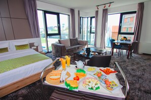 Deluxe Room | Premium bedding, pillowtop beds, in-room safe, individually decorated - Koncept Residence Hotel (Sarajevo)