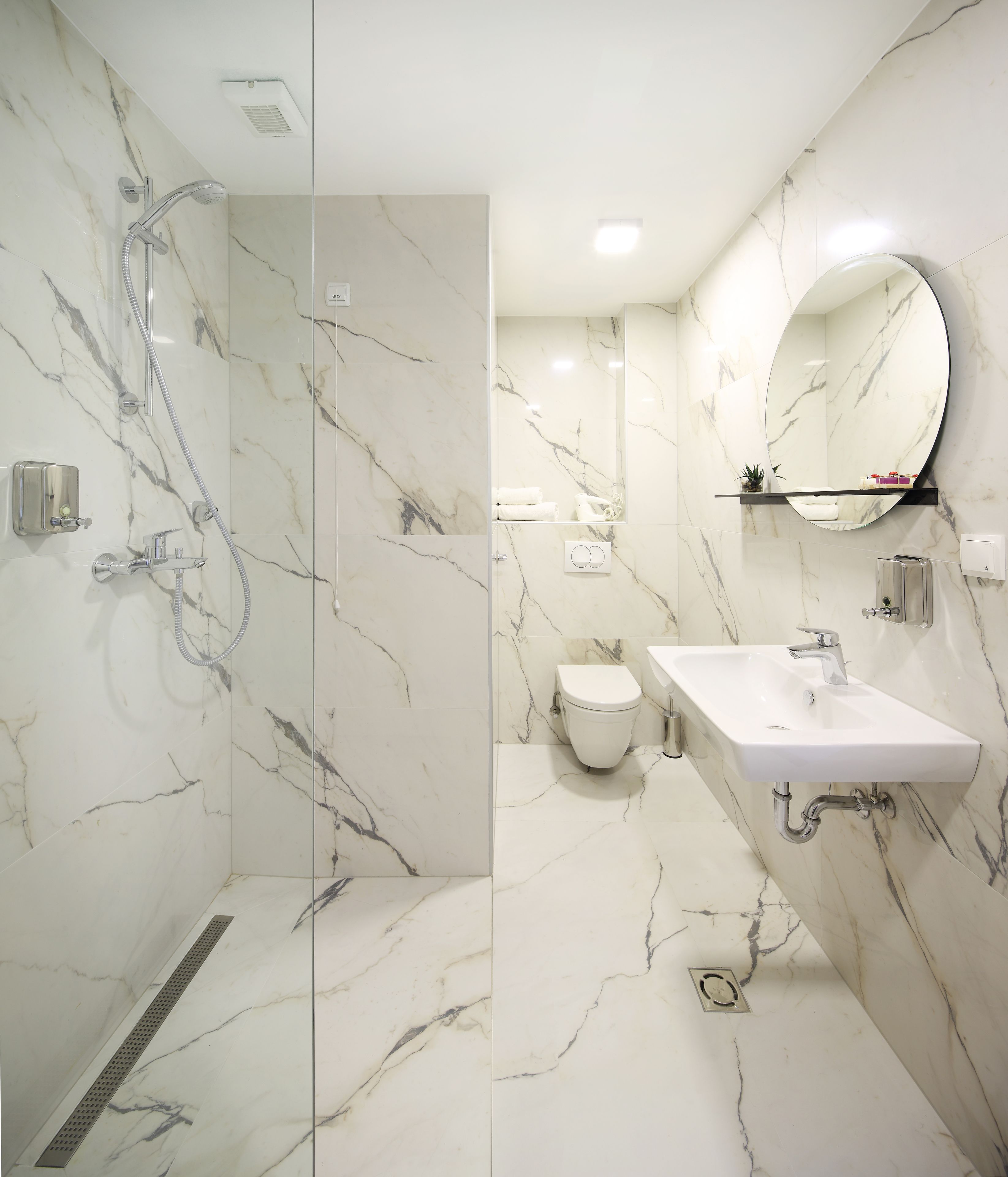 shower, free toiletries, hair dryer, bidet