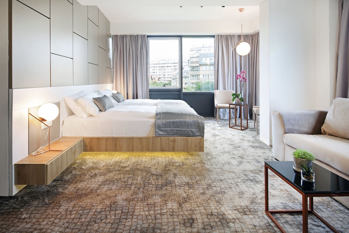 Premium bedding, pillowtop beds, in-room safe, desk