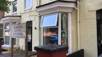 Pintu masuk properti