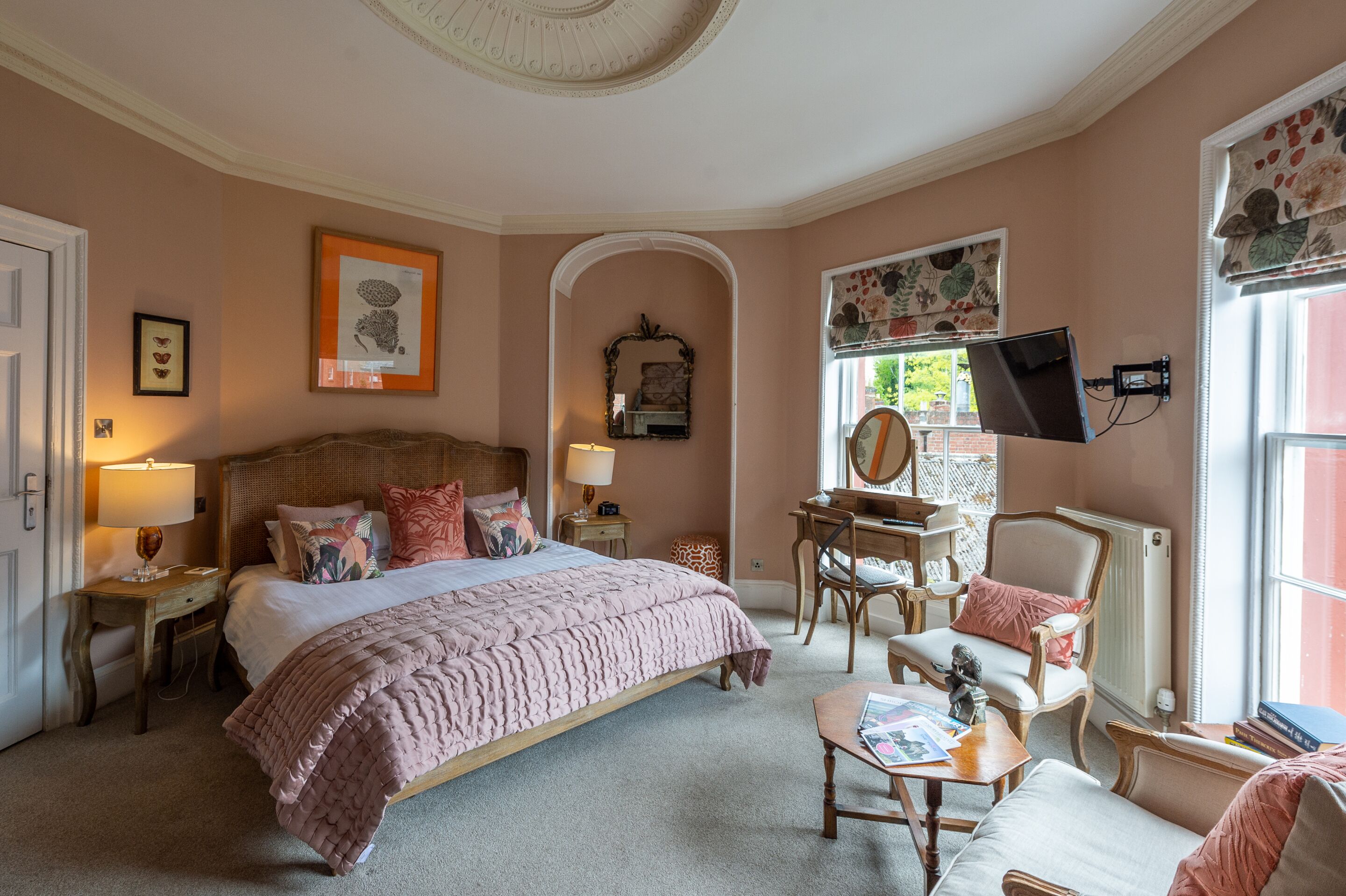 Habitación doble superior, baño privado | Tabla de planchar con plancha, cunas (de pago), camas supletorias