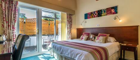 Caja de seguridad en la habitación y decoración personalizada