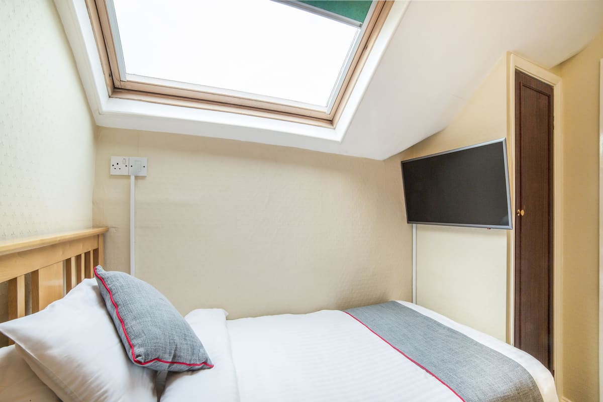 Standard Single Room, 1 Twin Bed | In-room safe, individually decorated, individually furnished