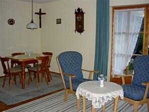 Dining - Apartment 66 sqm, 1 bedroom, south-facing terrace with mountain view (Piding)