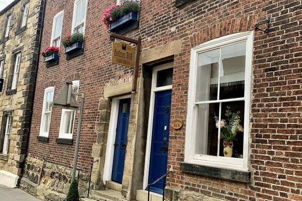 Depan hartanah - siang/malam