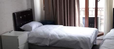 Habitación cuádruple estándar, 1 habitación | Escritorio y wifi gratis