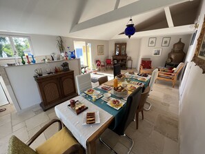 Petit déjeuner préparé à la commande compris tous les jours