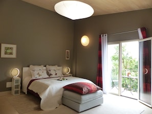 Down comforters, pillowtop beds, minibar, individually decorated - Chenevieres d'en Haut (Grimault)