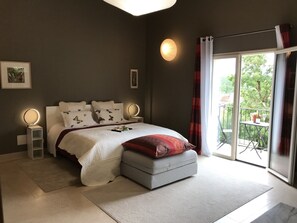 Suite (La Grimaldienne) | 1 chambre, couette en duvet d'oie, surmatelas, minibar