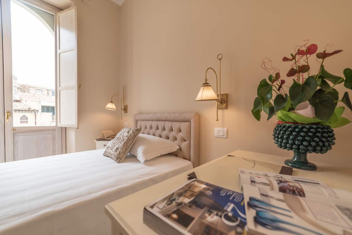 superior single room | minibar, desk, free cots/infant beds, rollaway beds