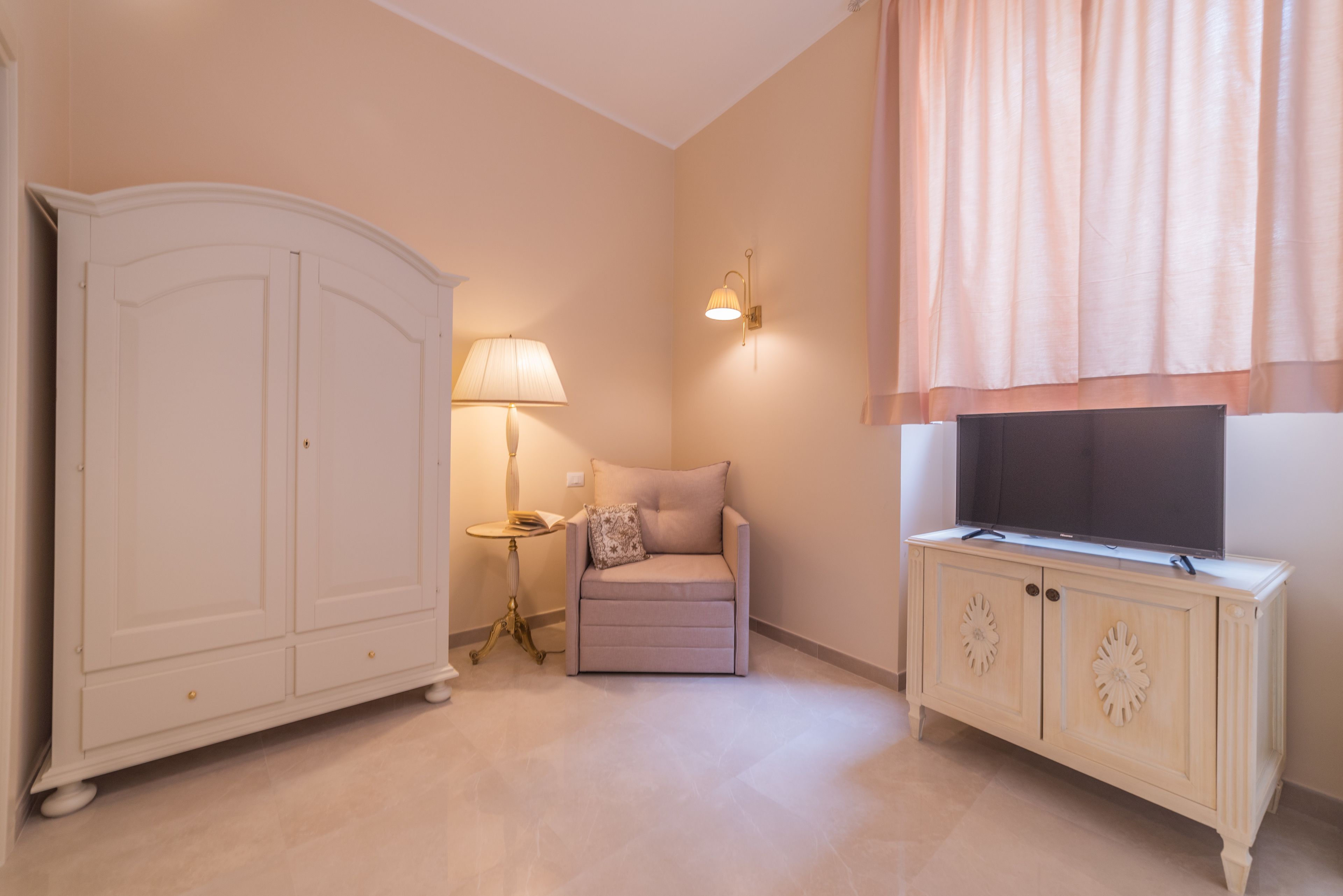 minibar, desk, free cots/infant beds, rollaway beds