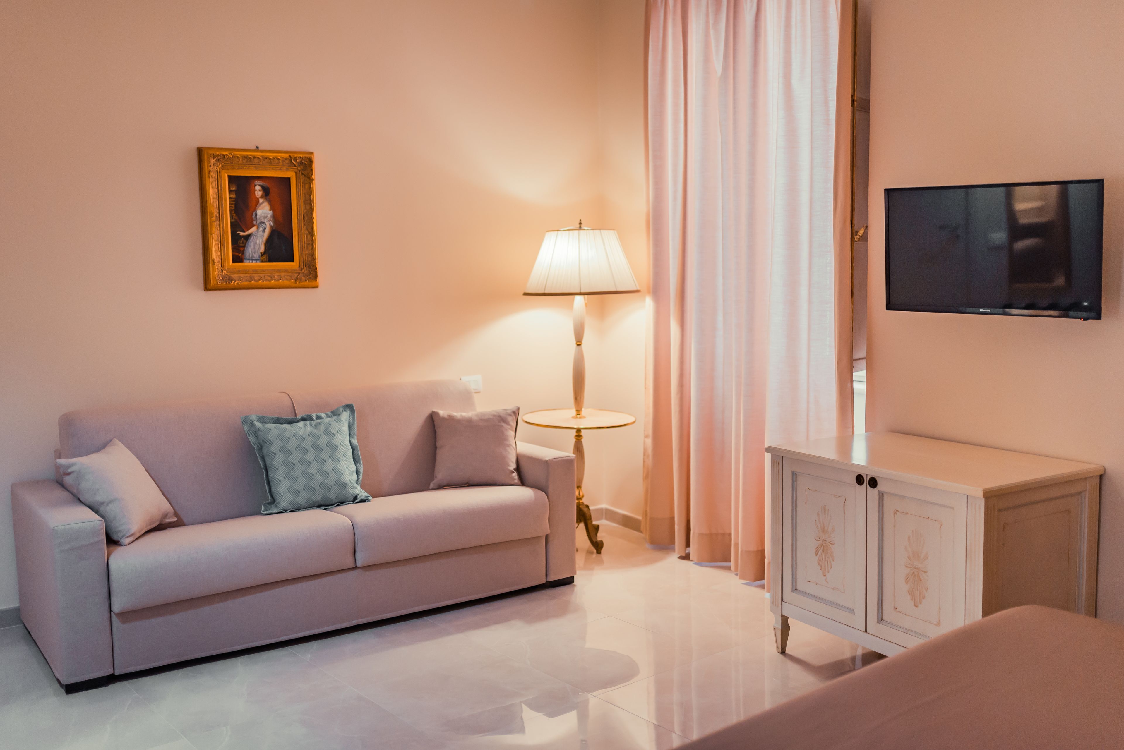 classic double room | minibar, desk, free cots/infant beds, rollaway beds