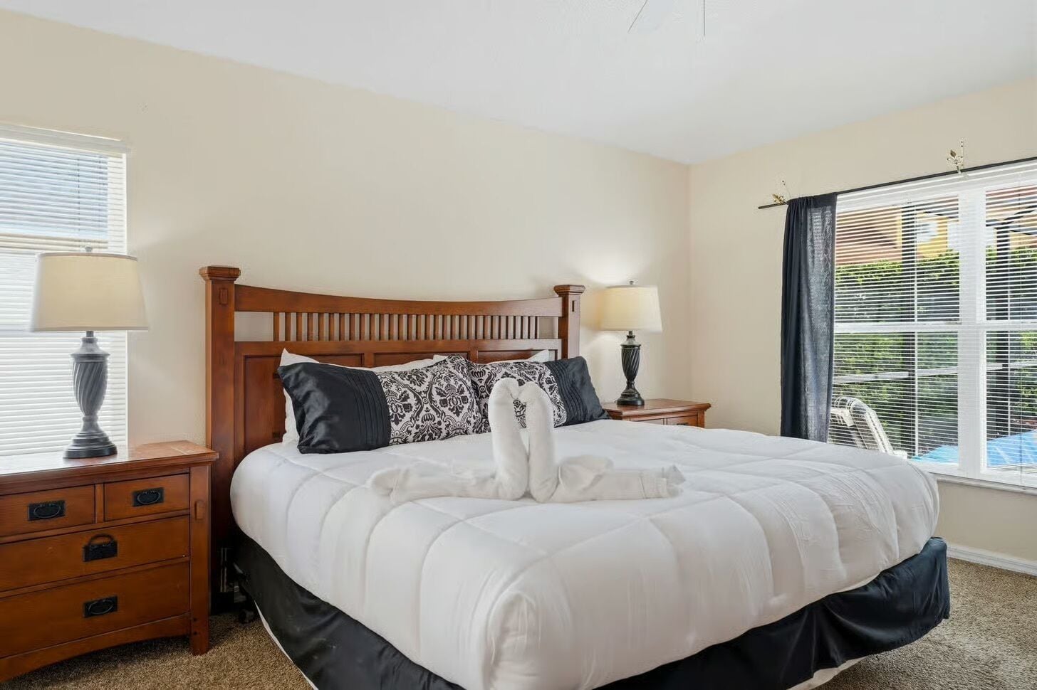 Villa | 5 bedrooms, desk, soundproofing, iron/ironing board