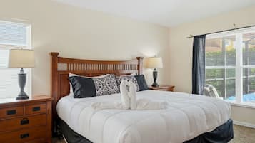 Villa | 5 bedrooms, desk, soundproofing, iron/ironing board