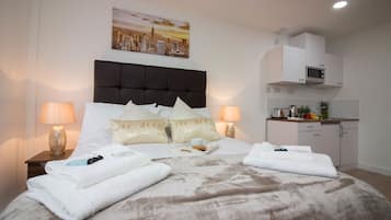 Roupas de cama premium, individualmente decorados, escrivaninha