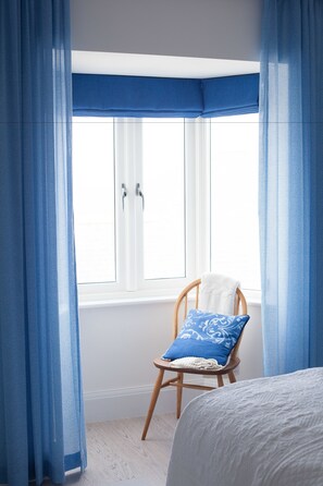 Habitación doble, vistas al puerto | Sábanas de algodón egipcio, ropa de cama de alta calidad, minibar