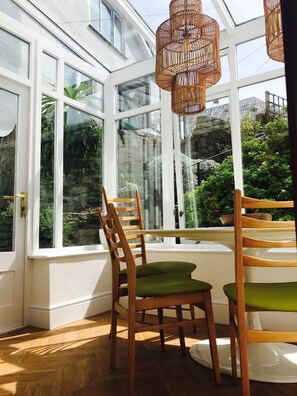 Studio (Samphire Studio) | Restauration dans la chambre