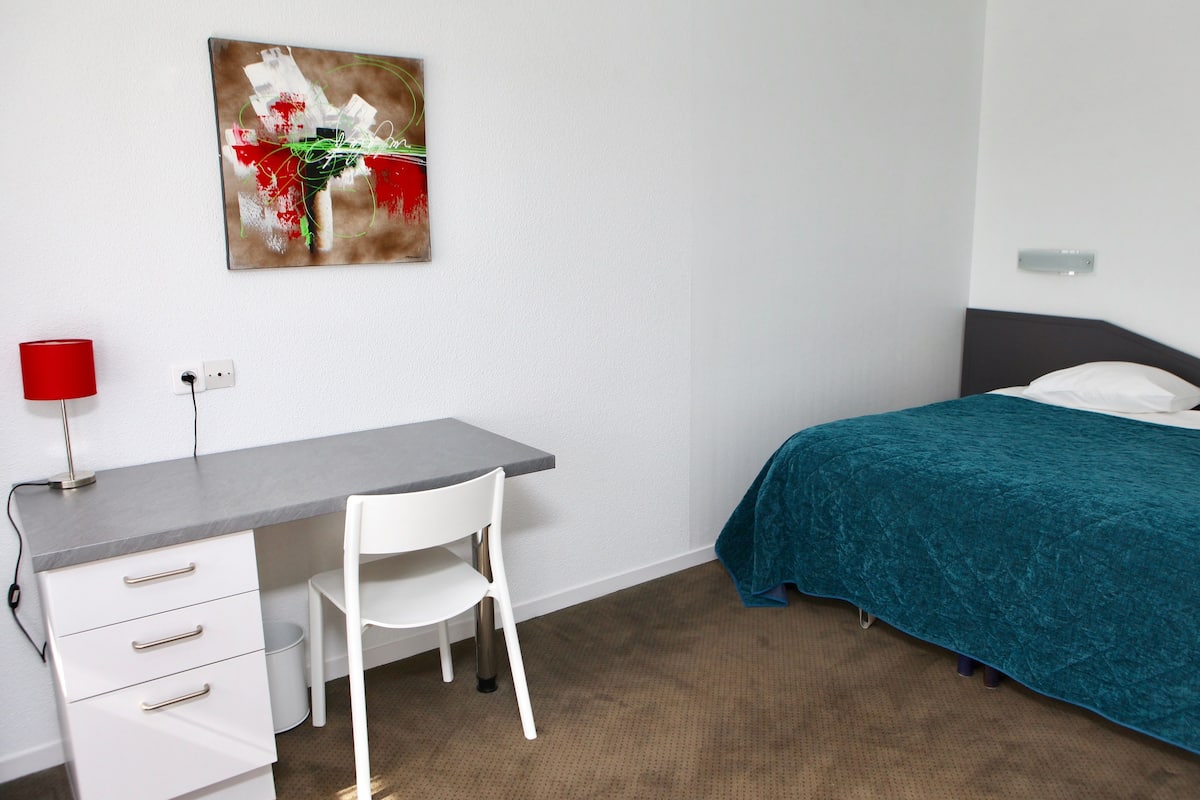 Premium bedding, Select Comfort beds, in-room safe