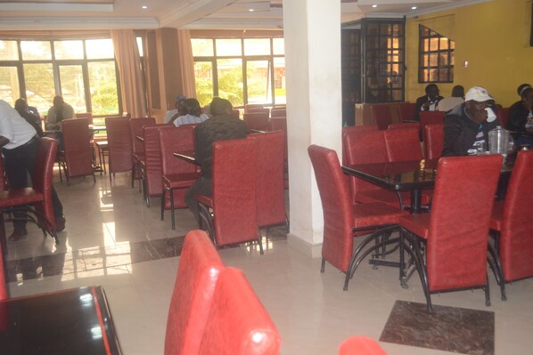 Breakfast, lunch, dinner served; local and international cuisine - Kim's Dishes Hotel (Narok)