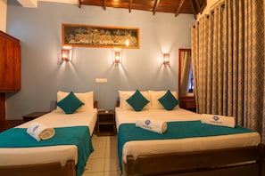Triple Room, Balcony | 1 bedroom, minibar, desk, free WiFi