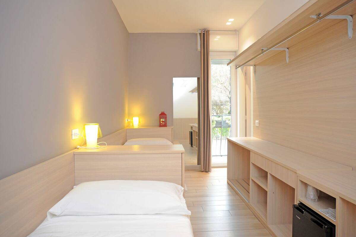 Premium bedding, minibar, desk, blackout curtains