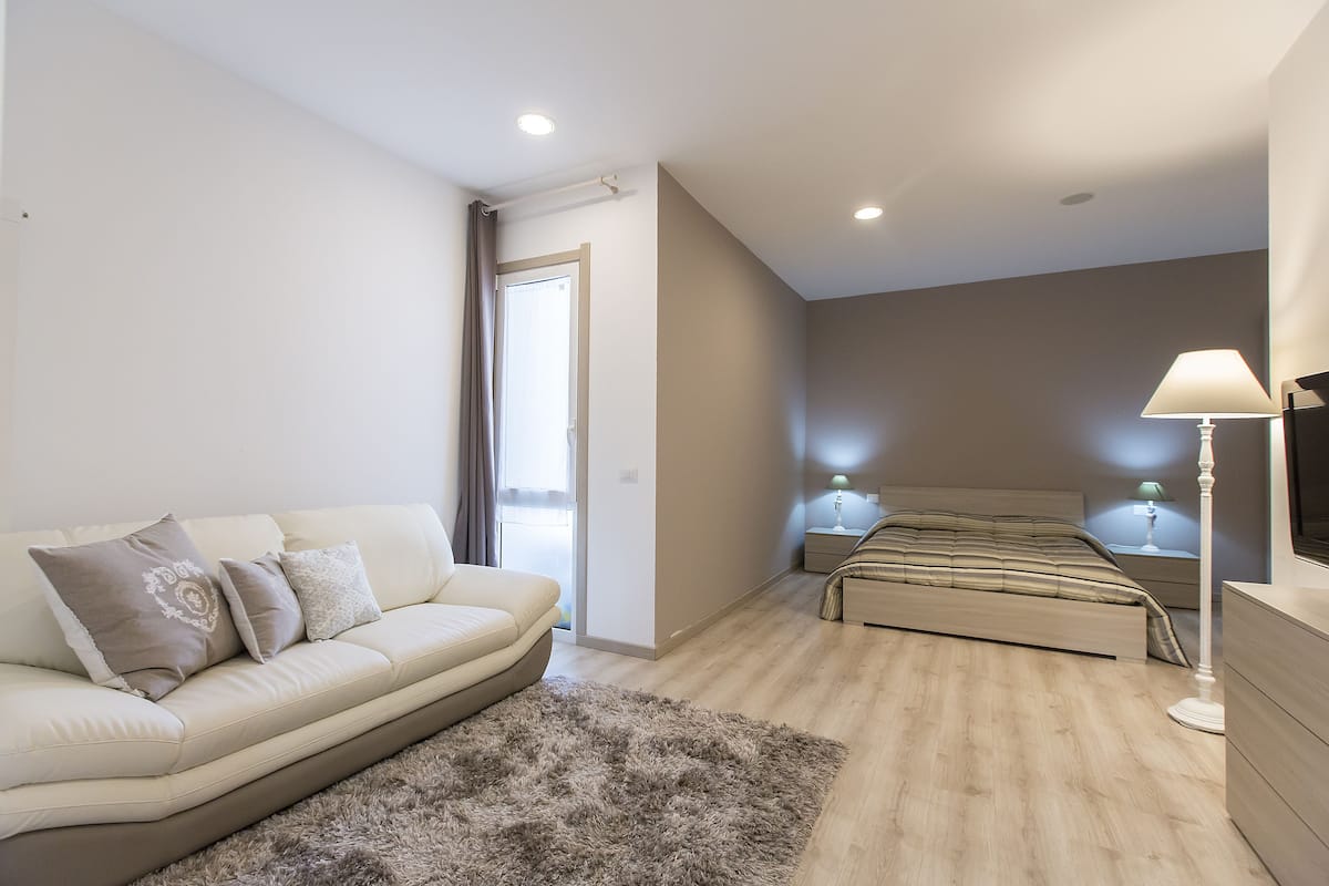 Premium bedding, minibar, desk, blackout curtains
