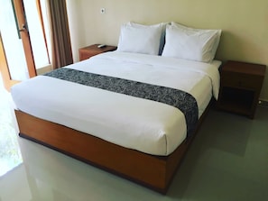 Deluxe Room, 1 Double Bed, Garden View | 4 bedrooms, down duvets, in-room safe, desk - El Homestay Bali (Kutuh)