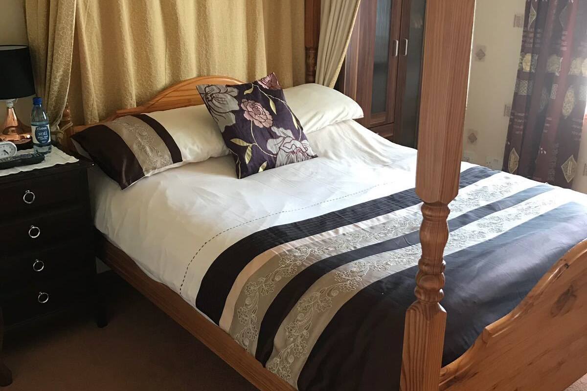 Doppelzimmer (Room 10) | Schreibtisch, Bügeleisen/Bügelbrett, kostenloses WLAN, Bettwäsche