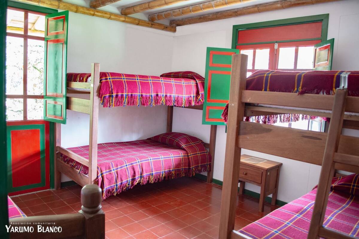 Vierbettzimmer, Gemeinschaftsbad | Bettwäsche