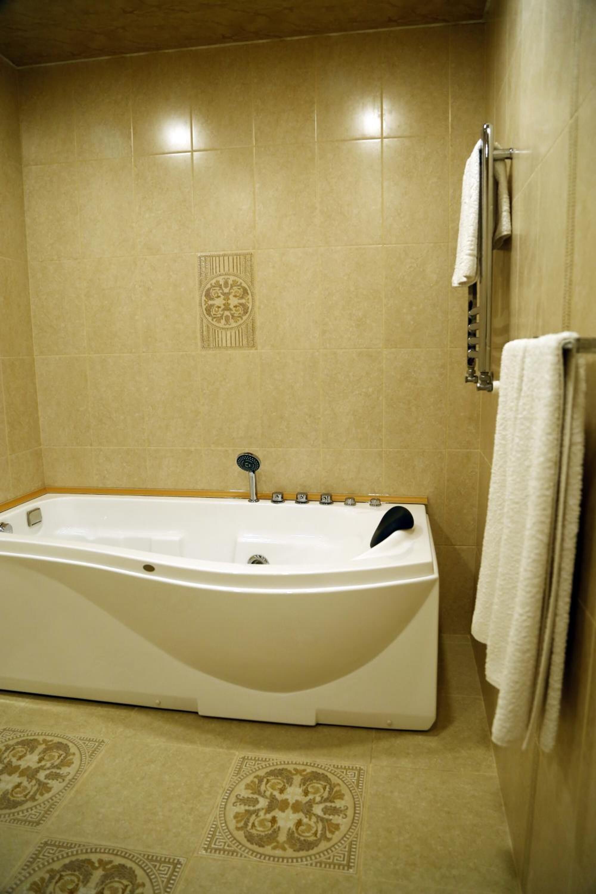 shower, free toiletries, hair dryer, slippers