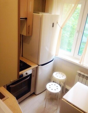 Appartement, 3 slaapkamers | Privékeuken | Een koelkast, een magnetron, een oven, een kookplaat