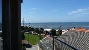 Desk, soundproofing, free cots/infant beds, free WiFi - CMB Guesthouse (Esposende)