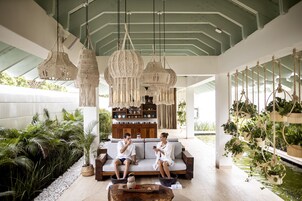  双人护理室、身体护理、水疗法、芳香疗法、热石按摩、深层组织按摩