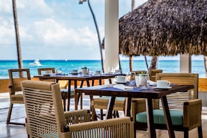 6 restaurants, breakfast, lunch, dinner served; Vietnamese cuisine
