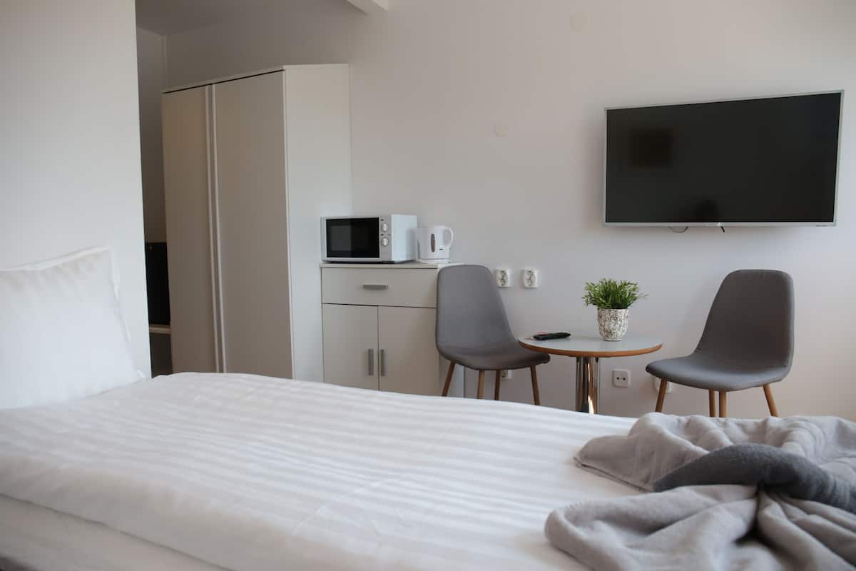 standard single room | 1 bedroom, premium bedding, desk, blackout curtains