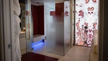 Presidential Suite, 1 King Bed, Jetted Tub, Sea View (DIAMANTE) | Bathroom | Shower, rainfall showerhead, free toiletries, hair dryer