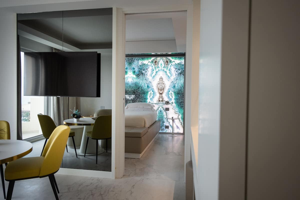 1 bedroom, premium bedding, minibar, in-room safe