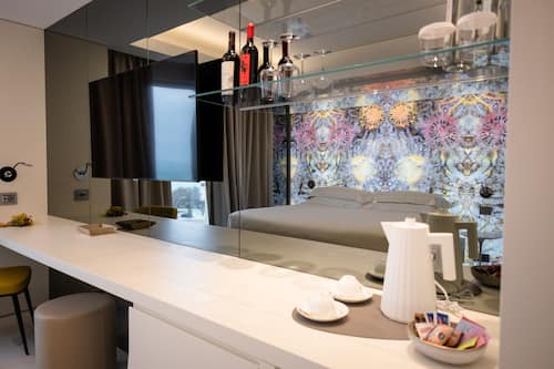 Suite monolocale Junior (AMBRA) | Biancheria da letto di alta qualità, minibar, una cassaforte in camera