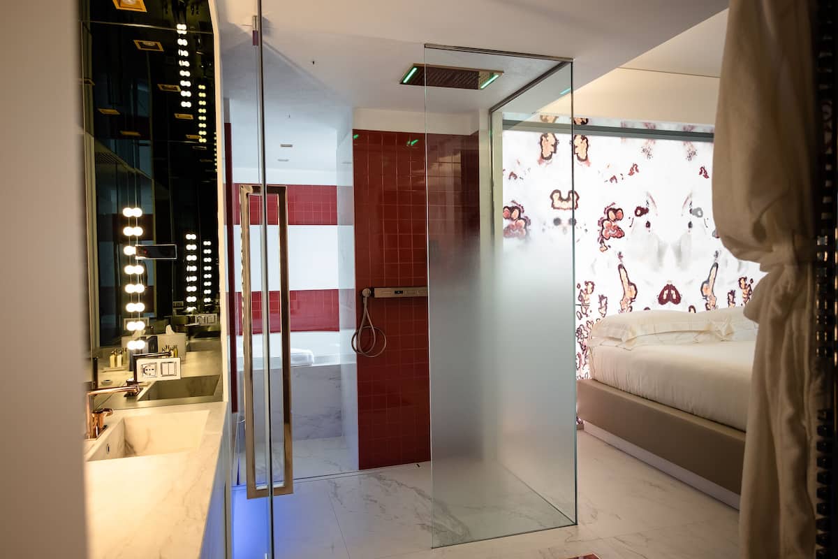 1 bedroom, premium bedding, minibar, in-room safe