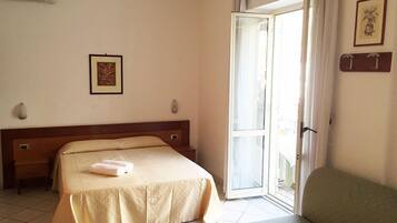 Minibar, Schreibtisch, Babybetten, kostenloses WLAN